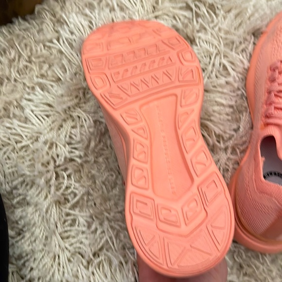 NWOT APL TechLoom BreezeKnit Running Shoe Sneaker Women Size US 5 - Salmon Pink - Picture 3 of 5